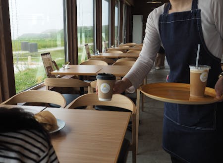 協力隊員が活動するカナリアカフェの様子