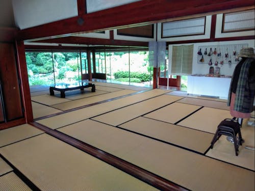 室内は畳の落ち着いた雰囲気のある場所です。