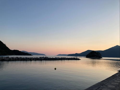 海を見ながらの通勤で癒されます。