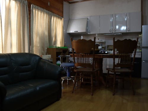 3軒目は、「空き家?」と思うようなきれいなキッチンがある物件