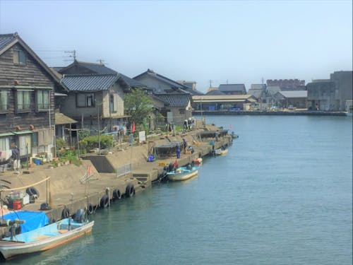 竹野のまちなみと日本海へ続く川湊