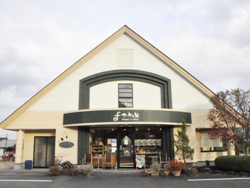 店舗外観 広い駐車スペースがあります!