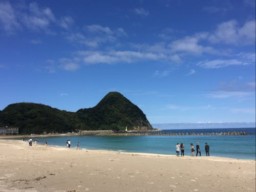 身近な浜辺は歩いて数分(竹野浜)