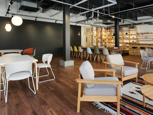 拠点はフリーアドレスのJOCA本部