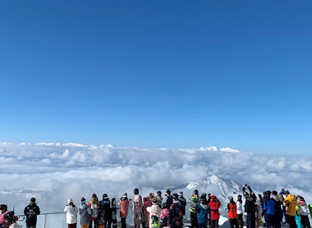 ゲレンデの上から見える絶景の雲海！！
