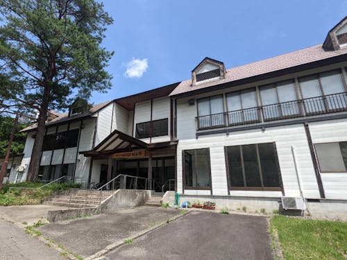 温泉の宿泊施設を改装した緑泉寮!