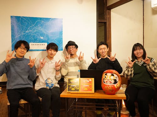 スタッフ、インターン、地域の人、高校生が混じり合い、創造する職場です