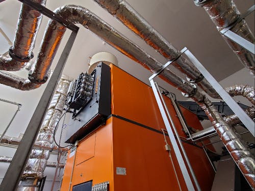 1,500kw級バイオマスボイラー4台で樹皮を燃焼しています