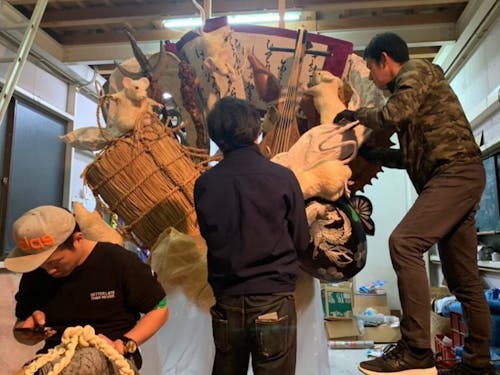 各町内、毎晩集まってダシをつくります