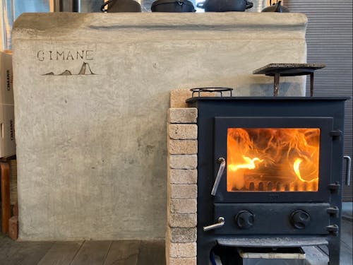 ゲストの山本さん自作のペチカストーブ