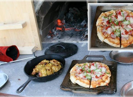 キャンプ場のピザ釜でピザ作り体験