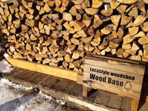 ゲスト自作の薪置き場