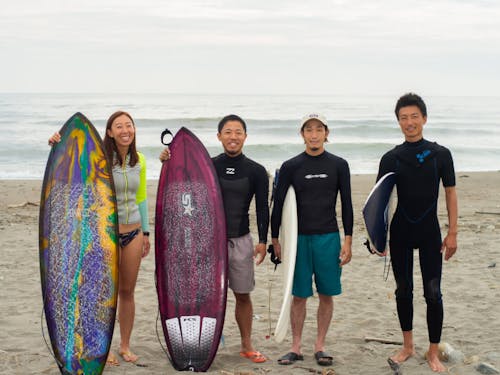 仕事終わりに近くの海でサーフィン