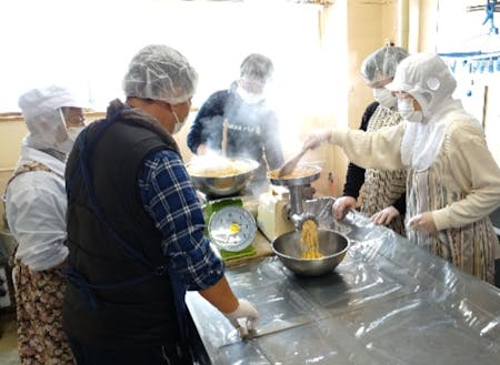 農産物加工施設での味噌作り体験