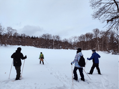 スノーシューでの雪山トレッキング