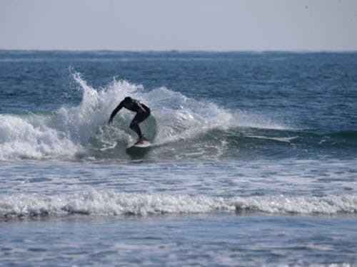 サーフィンの楽しめる海まで施設から車で約10分