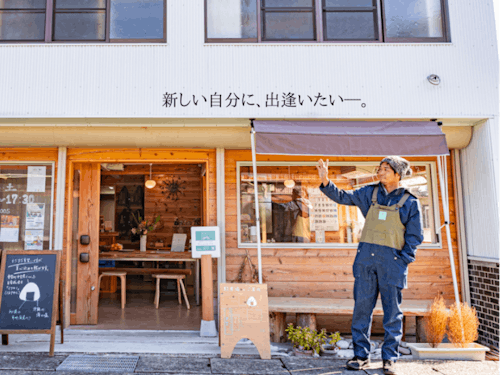 田舎で起業した木村と店舗(おむすび屋)
