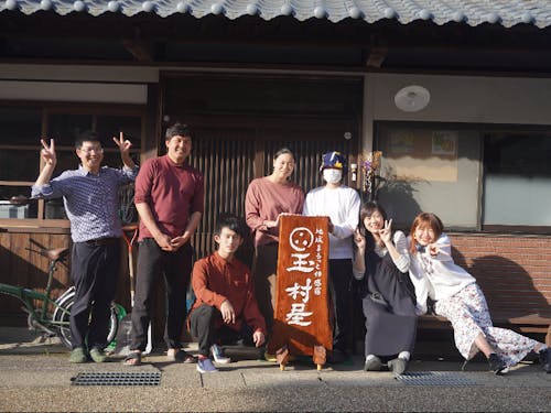 その日に出会った年齢も性別もバラバラなのに仲良し♪