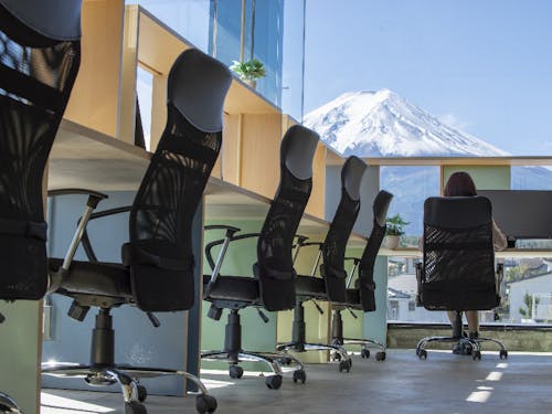 市内に初めて開設したコワーキングスペース「ドットワーク富士吉田」