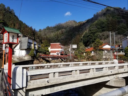 人がまばらな湯来温泉街