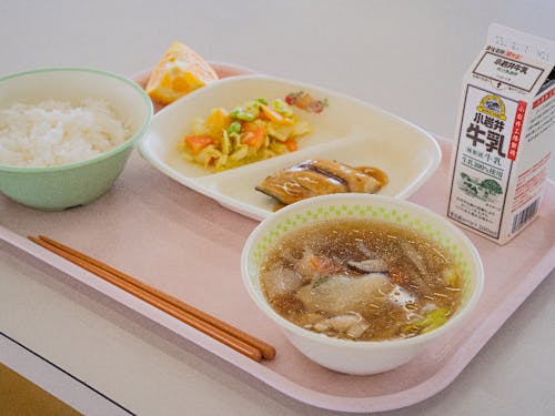 小岩井農場牛乳付き!雫石産の美味しいお米や野菜がたっぷり給食