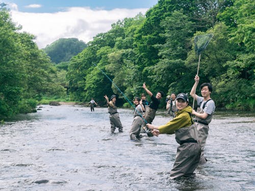 八雲町の川。大人でも楽しめる絶好の遊び場。