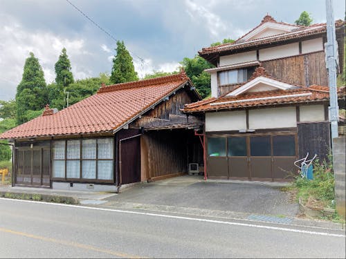 石州瓦の屋根がキレイな物件です♪