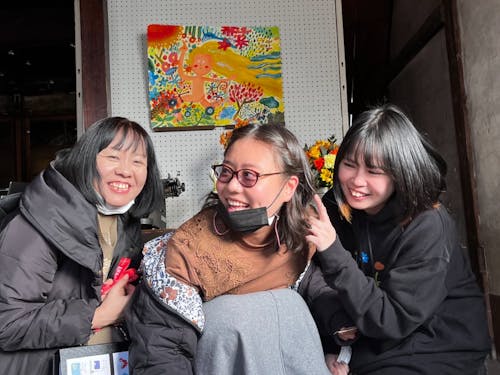 デザイナー個展にて 友人が駆けつけてくれました