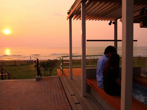 夕日が映える道の駅高松里海館足湯(かほく市)