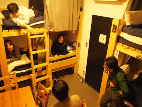 客室の様子。宿泊者は誰でも使えるラウンジもあります。