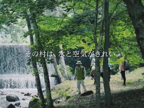 初夏から秋にかけて、村内のキャンプ場等のアウトドア施設には 県外や近郊市街地からの利用者が多く訪れます。