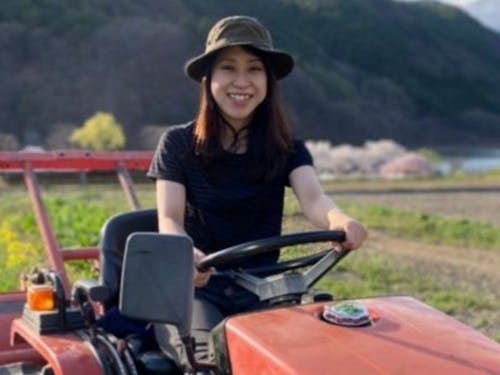 座談会に参加する伊那市の地域おこし協力隊の村中さん