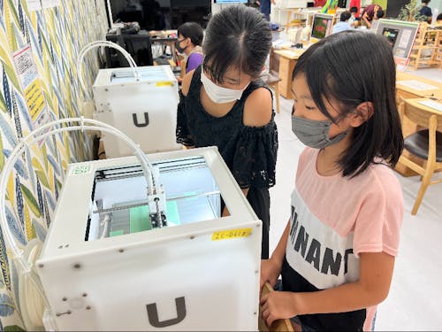 【施設の様子】最新のテクノロジー機材に触れる子どもたち