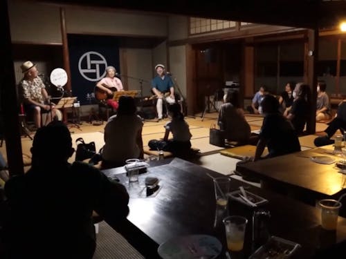 土井見世で音楽イベントの様子