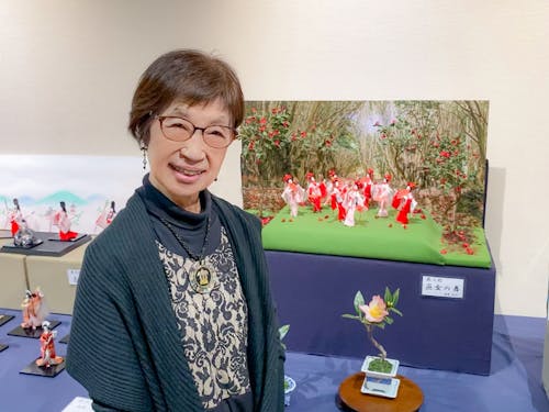 作品「巫女(みっこ)の舞」と岡野芳子さん