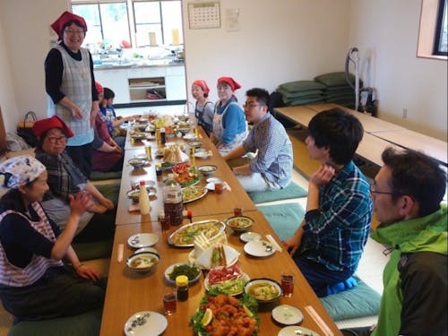 地元のお母さん達がふるまう浜料理体験