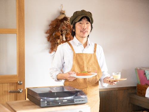 現役協力隊でスパニッシュバルのオーナー市村修司さん。