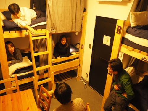 客室の様子。宿泊者は誰でも使えるラウンジもあります。