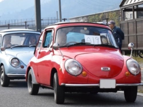 レトロカーのパレード