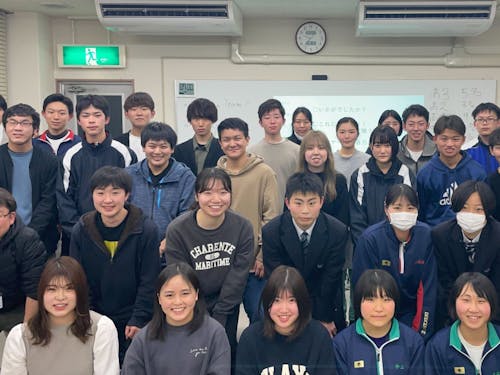 高校生や卒塾生たち