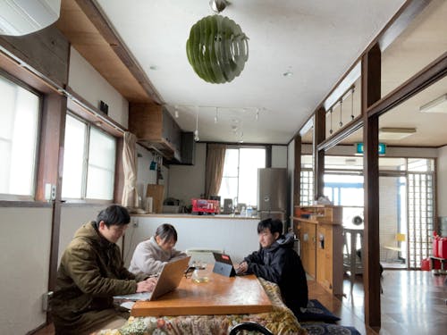 林屋のリビングでの一コマ