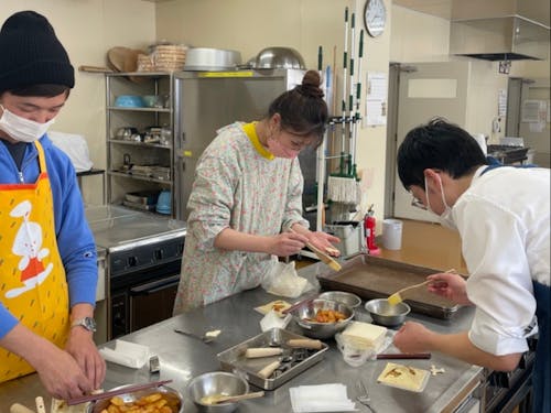 移住検討者さんとアップルパイ作りをしたり…