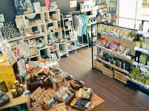 おきのえらぶ島観光協会の店内