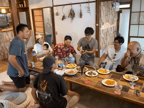 地元の人たちとおしゃべり