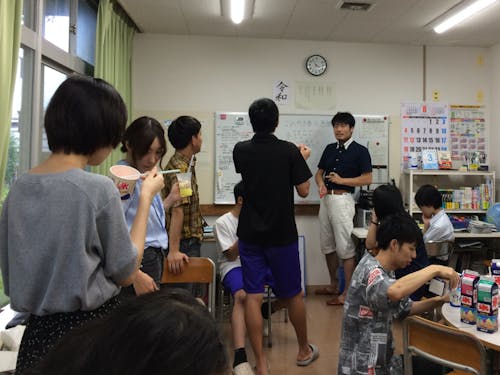 かき氷のメニューを決定する様子