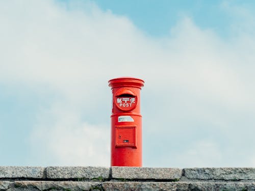 朝熊山の山上にたたずむ「天空のポスト」