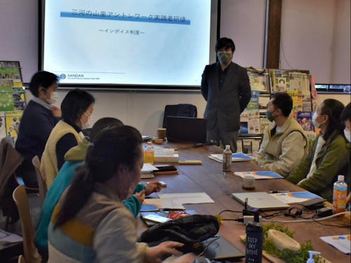 2022年度アントレワーク実践者支援の1つであるセミナーを実施した際の様子。活動拠点となる新城市のHoo!Hoo!地下1階シェアオフィスで実施します。