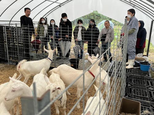 あいちの山里を視察した際の様子。他の実践者事業を知ることも学びの1つです。