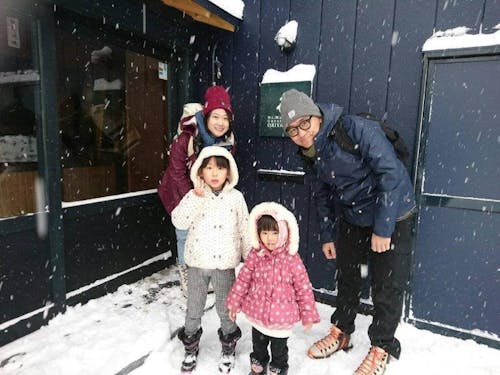 外国人ゲストと我が家の娘たち。