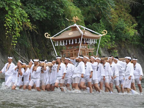 川瀬祭の様子。秩父市は多くの祭りが行われることで有名！